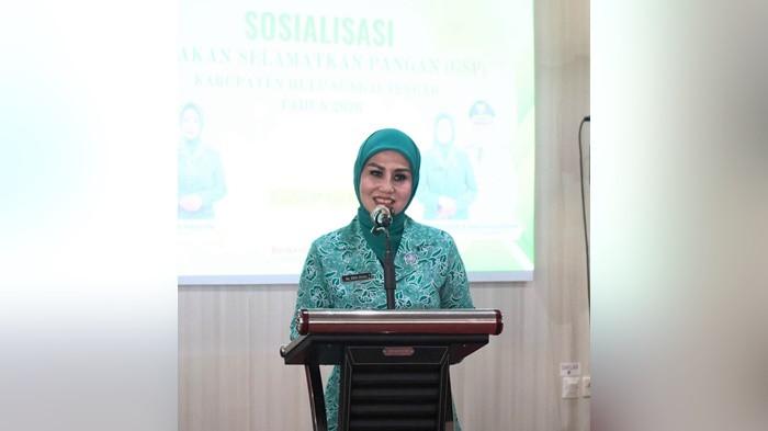 KETUA TP PKK Kabupaten HST Ny Deni Era Samsul Rizal