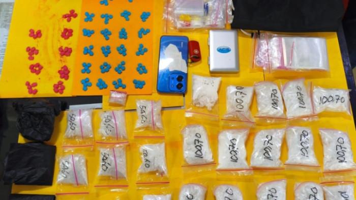 DITANGKAP-Ditresnarkoba Polda Jambi menangkap seorang buruh di Kota Jambi dengan barang bukti 1,8 kilogram sabu dan 152 butir pil ekstasi hasil pengembangan informasi masyarakat.