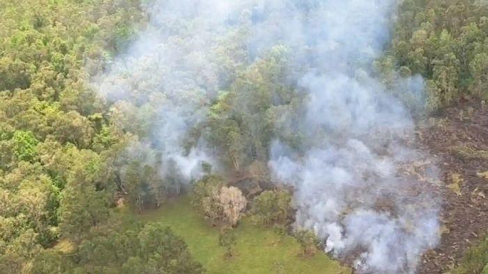 LAHAN TERBAKAR - Kebakaran lahan terjadi di Indralaya Utara dan Muara Kuang, Ogan Ilir, Minggu (7/9/2025) siang. Bencana karhutla mulai menjadi hantu yang menakutkan di wilayah Sumatera, termasuk di Provinsi Jambi dan Sumatera Selatan dalam  memasuki periode kemarau Juli 2026.
