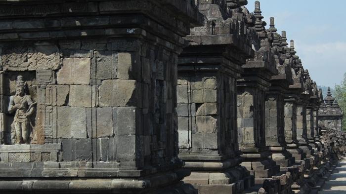 WISATA KLATEN - Candi Plaosan di Dukuh Plaosan, Desa Bugisan, Kecamatan Prambanan, Kabupaten Klaten, Provinsi Jawa Tengah, pada 2015 lalu. Berikut rekomendasi wisata malam di Klaten.
