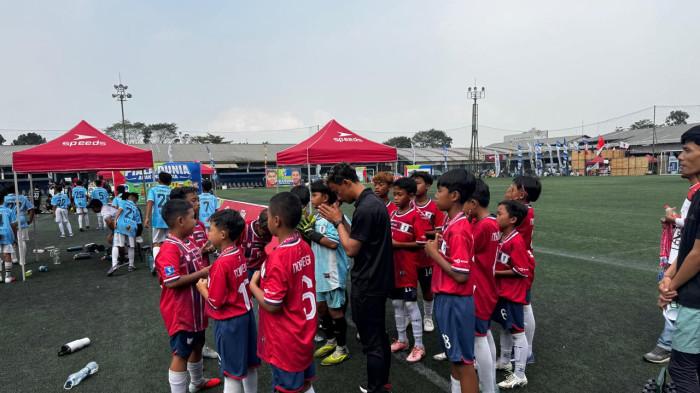 Sekolah Sepak Bola (SSB) Manistutu United KU-12 asal Desa Manistutu, Kabupaten Jembrana, Bali. Berhasil Kalahkan 22 Tim Se-Indonesia Di Bandung, SSB Manistutu Jembrana Raih Runner-Up Nasional