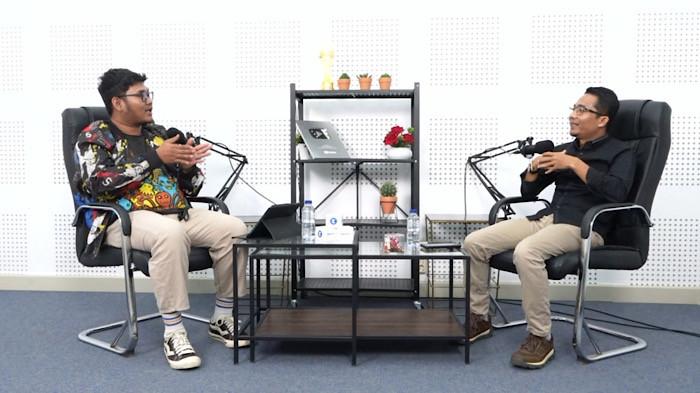 BERSEPEDA - Kepala Seksi (Kasi) Statistik pada Dinas Komunikasi dan Informatika (Diskominfo) Kota Bengkulu, Nugroho Tri Putra, saat podcast Saksi Kata di Studio TribunBengkulu.com, Sabtu (4/7/2026). ASN Kota Bengkulu memilih bersepeda sejauh 28 kilometer ke kantor sebagai langkah hemat energi sekaligus menjaga kesehatan.