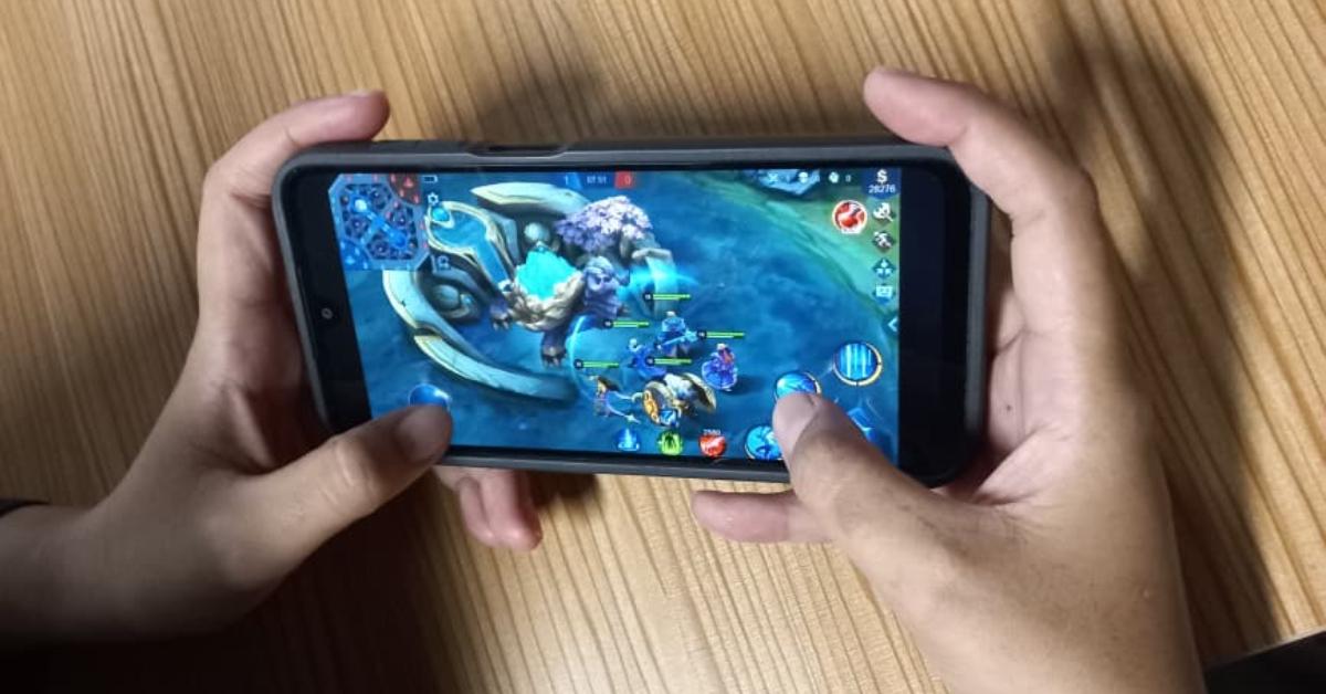 KODE REDEEM ML - Potret bermain gim Mobile Legends yang diambil Selasa (14/10/2025).