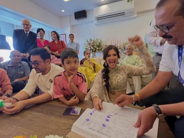 Aamir Khan kisses, hugs his third lawfully wedded wife Gauri Spratt; Aamir's kids Ira and Junaid clap as couple dance