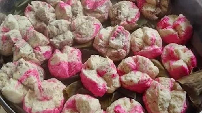 KULINER SOLO - Kue Moho kuliner Khas Solo, berlokasi di Jalan Baluwarti, Kec. Ps. Kliwon, Kota Surakarta, Jawa Tengah.