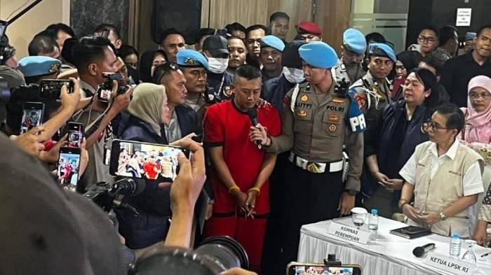 CEMBURU - tersangka penyekapan dan penganiayaan, Taufik Hidayat meminta maaf dan menyesal atas perbuatannya di Mapolda Jabar, Jumat (26/6/2026). Terungkap alasannya tega melakukan hal itu.