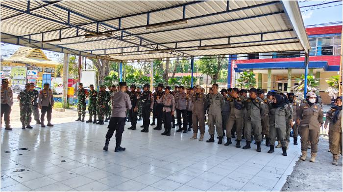 EKSEKUSI MALL - Pengadilan Negeri Pinrang menggelar eksekusi pengosongan Mal Pinrang di Jalan Poros Pinrang-Parepare, Kecamatan Watang Sawitto, Senin (6/7/2026). Sebelumnya Pemkab Pinrang telah mensosialisasikan kepada pedagang yang berjualan untuk mengosongkan tempatnya sejak bulan Mei lalu. Foto: Tribun-Timur.com/Moh Faizal Lupphy S. 