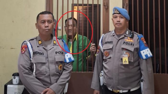 TAMPANG PELAKU - Tampang Aiptu N, anggota Polres Tegal Kota, yang berada di balik jeruji besi setelah melakukan dugaan penganiayaan berat terhadap seorang perempuan yang kini ditangani Bareskrim Polri. Selama 20 hari ke depan, Aiptu N ditempatkan di Penempatan Khusus (Patsus) Bidpropam Polda Jawa Tengah untuk menjalani pemeriksaan dugaan pelanggaran disiplin dan kode etik.