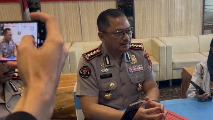 BERI KETERANGAN - Kabid Humas Polda Jawa Tengah, Kombes Pol Artanto memberikan keterangannya di Mapolda Jawa Tengah, Kota Semarang, Senin (6/7/2026). Dia mengungkap rekam jejak pelanggaran Aiptu N yang telah tiga kali tersandung perkara disiplin dan kode etik, serta menjelaskan perkembangan penyidikan dugaan penganiayaan, hubungan di luar nikah, dan dugaan penyalahgunaan narkotika yang kini sedang ditangani.