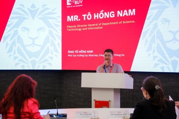 To Hong Nam, Deputy Director General of the Department of Science, Technology and Innovation under the Ministry of Education and Training, highlighted the importance of collaboration between government, universities, and businesses in advancing Vietnams gaming industry. Photo courtesy of the university