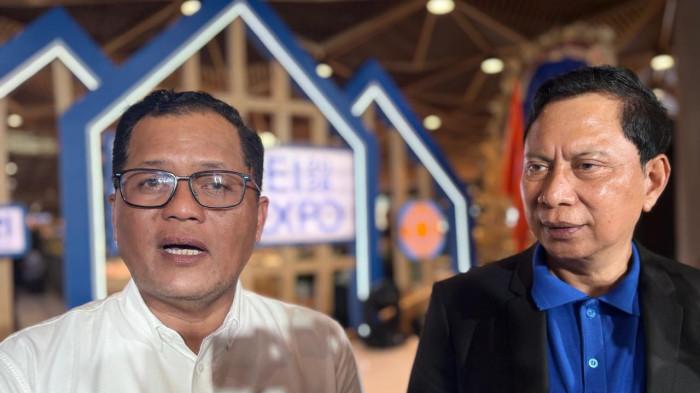 Hery Noercahya, Regional CEO BRI Denpasar (kiri) saat berbincang dengan Ketua DPD REI Bali, Anak Agung Darma Setiawan (kanan) di Living World dalam BRI-REI Expo 2026.