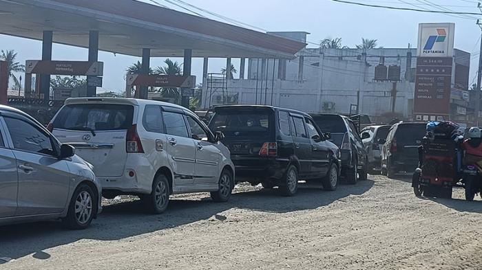 Antrean BBM subsidi aceh tenggara -6