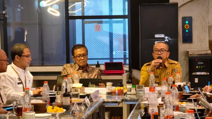 Obrolan Pagi Seputar Inflasi (OPSI) yang mempertemukan Pemprov Kalsel, Bank Indonesia (BI), Otoritas Jasa Keuangan (OJK), Bank Kalsel, Badan Pusat Statistik (BPS), serta sejumlah satuan kerja perangkat daerah (SKPD), di Banjarmasin, Selasa (7/7/2026).