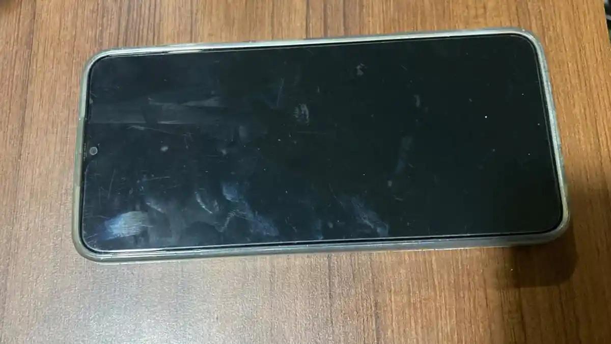 BARANG BUKTI - Handphone milik mahasiswi yang dijambret oleh pemuda asal Klaten di wilayah Banguntapan, Bantul beberapa waktu yang lalu.