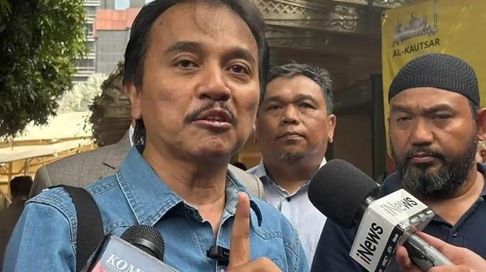 HADIRI SIDANG -- Roy Suryo saat diwawancarai wartawan. Hari ini, Senin (29/6/2026) Roy Suryo didampingi kuasa hukumnya menghadiri sidang perdana praperadilan di PN Jaksel terkait kasus tudingan ijazah palsu Joko Widodo.