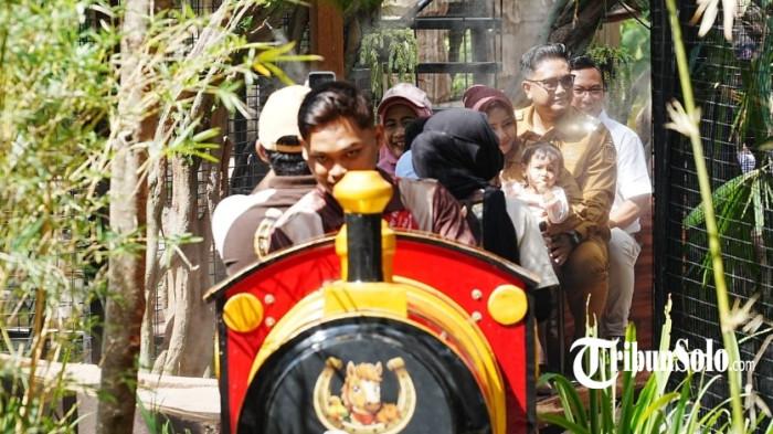 Destinasi wisata mini zoo Pony Park, kini hadir di Desa Mojayan, Kecamatan Klaten Tengah, Kabupaten Klaten.  Tempat wisata ini, mengusung konsep taman bertema. 