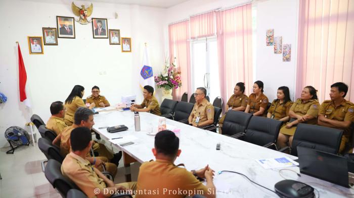 RAKER - Rapat Kerja Tim Anggaran Pemerintah Daerah (TAPD) yang dipimpin langsung oleh Plt. Bupati Kepulauan Sitaro, Heronimus Makainas, SE, di Ruang Rapat Sekretaris Daerah, Selasa (7/7/2026).