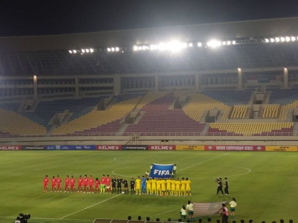 Suasana pertandingan Timnas U-17 Indonesia vs Malaysia di Stadion Manahan, Solo, Sabtu (4/7/2026)