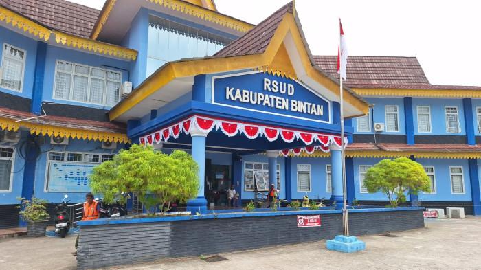KASUS MALARIA DI BINTAN  - Gedung Rumah Sakit Umum Daerah (RSUD) Kabupaten Bintan, Kepulauan Riau (Kepri). Angka kasus Malaria di Kabupaten Bintan, Provinsi Kepulauan Riau (Kepri) mulai mencolok. Kasus ini alami perubahan dari bulan ke bulan. Sejak Januari hingga Juni 2026, RSUD Bintan sudah rawat 178 orang.