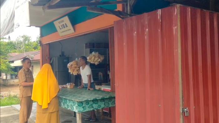 SIDAK KIOS BBM ECERAN - Pemerintah Kecamatan Singkep melakukan inspeksi mendadak ke sejumlah kios eceran penyalur BBM, Selasa (7/7/2026). Kelangkaan Bahan Bakar Minyak (BBM) jenis Pertalite yang dikeluhkan warga dalam beberapa hari terakhir, mendorong Pemerintah Kecamatan Singkep melakukan inspeksi mendadak ke sejumlah kios eceran penyalur BBM.
