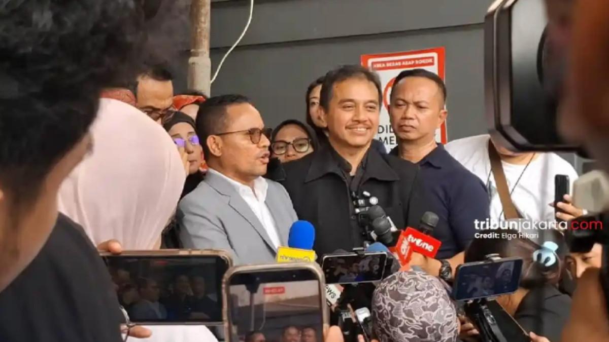 ROY SURYO - Roy Suryo didampingi para kuasa hukumnya usai praperadilan di Pengadilan Negeri Jakarta Selatan, Senin (29/6/2026).