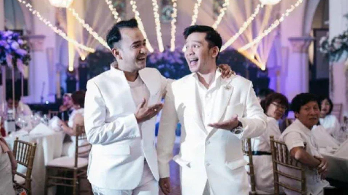 Ruben mengingat kembali perjuangannya saat membantu sang adik hingga bisa menikmati hasil kerja kerasnya.