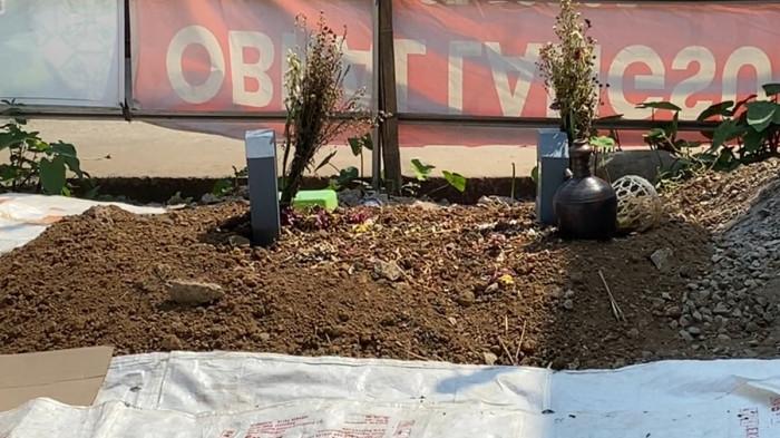20260708_Suasana makam di tengah permukiman Kudus_2
