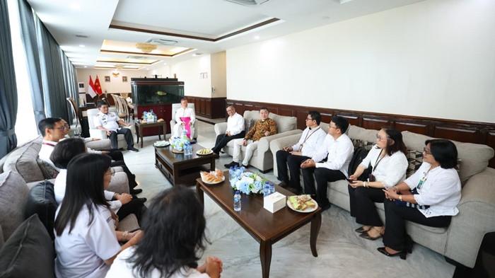 Gubernur Sulawesi Utara Yulius Selvanus Komaling sdfhadsdgs