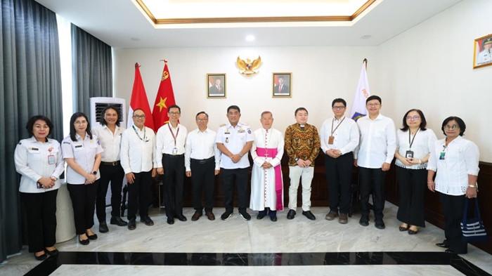 Gubernur Sulawesi Utara Yulius Selvanus Komaling (YSK sadg