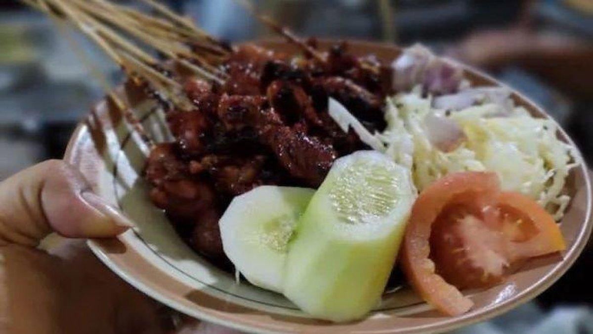 ILUSTRASI SATE : Sate Kambing 
