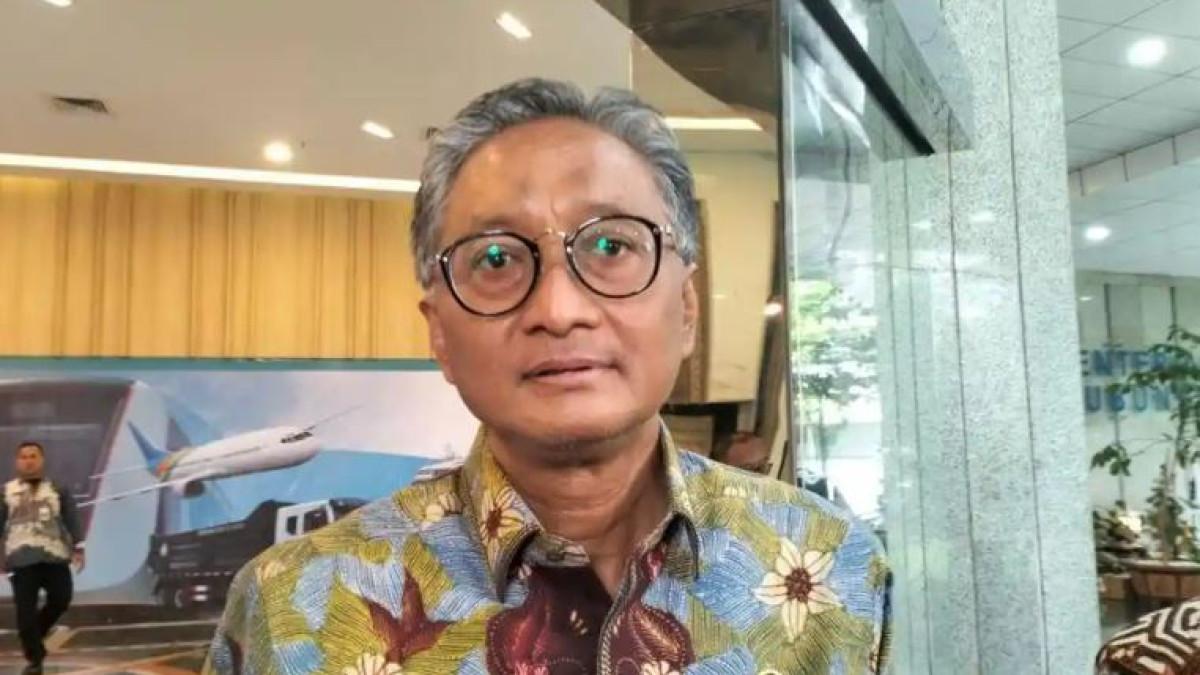 PROFIL DODY HANGGODO - Menteri Pekerjaan Umum (PU) Dody Hanggodo saat ditemui di Gedung Karsa Kementerian Perhubungan, Jakarta Pusat, Senin (25/11/2024). Berikut adalah profil Dody Hanggodo yang sebut kerugian negara akibat demo di berbagai daerah di Indonesia hampir mencapai Rp 900 M.