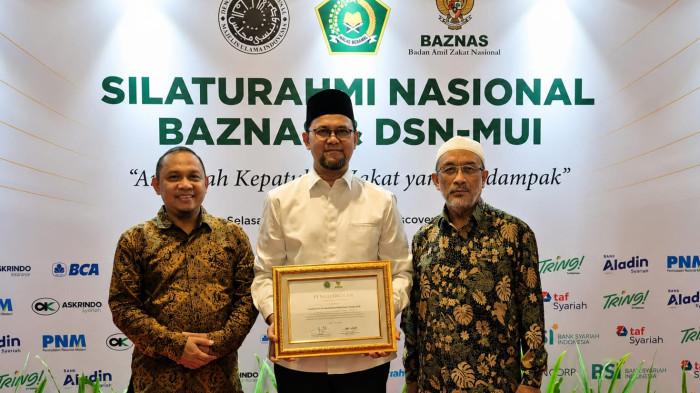 berfoto bersama Anggota DPS Bank Aceh, Prof Dr Al Yasa’ Abubakar 2026