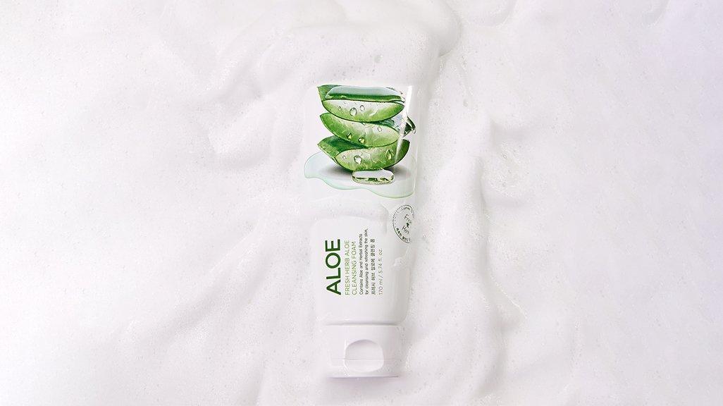 Nature Republic Fresh Herb Aloe Cleansing Foam