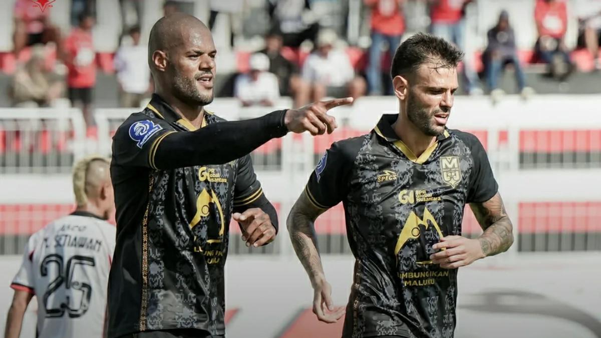 Dua pemain Malut United, David da Silva dan Tyronne del Pino saat melawan Persik Kediri pada pertandingan pekan 18 Super League 2025/2026 di Stadion Kie Raha, Ternate, Sabtu (24/1/2026).