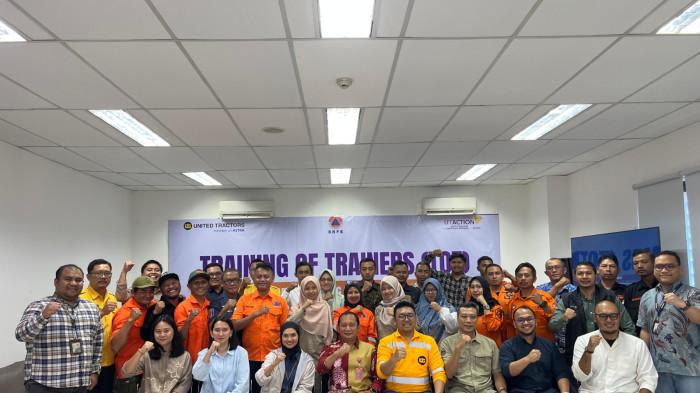 Perwakilan desa binaan United Tractors mengikuti pembelajaran dan simulasi