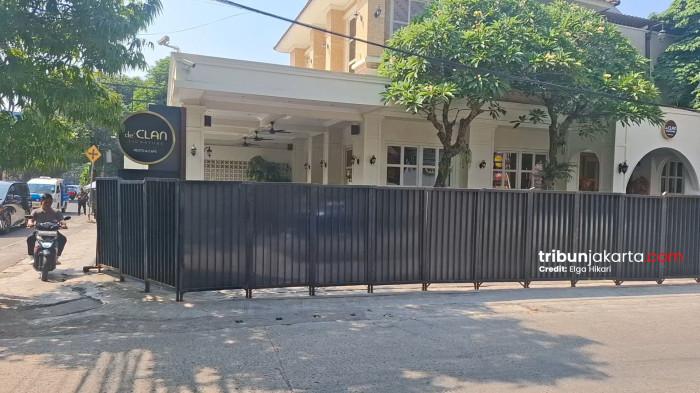 CAFE DE'CLAN SIGNATURE - Kondisi terkini di Cafe de'Clan Signature di Jalan Cipete Raya, Jakarta Selatan pada Kamis (9/7/2026) atau sehari pasca penggeledehan. Cafe tersebut hari ini tak beroperasi.