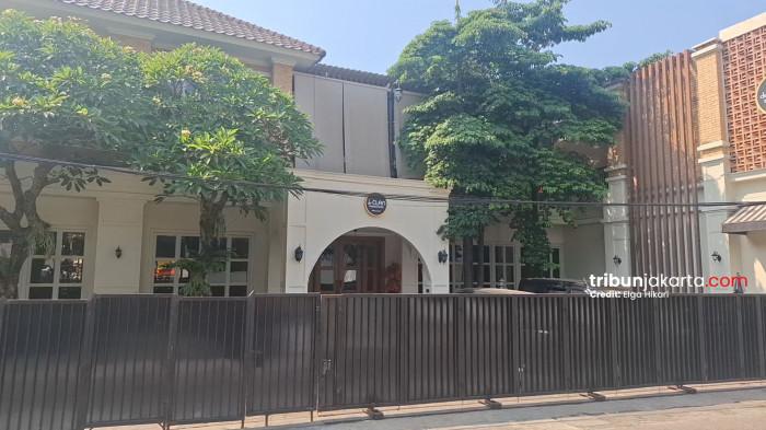 CAFE DE'CLAN SIGNATURE - Kondisi terkini di Cafe de'Clan Signature di Jalan Cipete Raya, Jakarta Selatan pada Kamis (9/7/2026) atau sehari pasca penggeledehan. Cafe tersebut hari ini tak beroperasi.