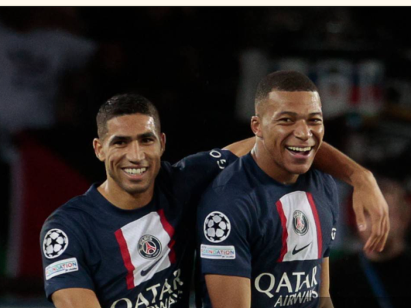 Achraf Hakimi (kiri) dan Kylian Mbappe saat masih sama-sama membela PSG. Kini mereka akan bertemu lagi sebagai musuh di Piala Dunia 2026.