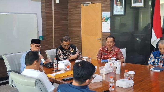 PERTEMUAN - Komisi IV DPRD Kaltara saat menyampaikan berbagai aspirasi ke manajemen RSUD Jusuf SK terkait layanan penanganan di UGD, pendaftaran mobile JKN, kerusakan sarpras harus ditangani hingga penempatan petugas BPJS Kesehatan 24 jam di UGD rumah sakit.