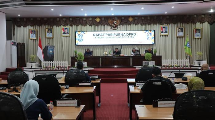 Pemkab HSS mengikuti Rapat Paripurna di DPRD HSS