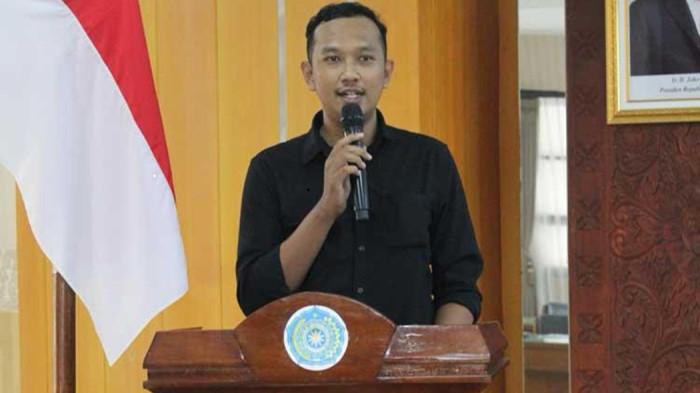Ketua Umum DEM Indonesia, Febrian Satria Hidayat, menilai pemadaman listrik yang terjadi berulang menjadi kejanggalan mengingat Indonesia merupakan salah satu negara pengekspor batu bara terbesar di dunia.