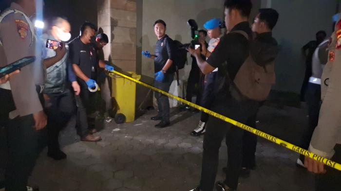 PENGGELEDAHAN RUKO CIPETE - Puluhan personel Polri dikerahkan untuk melakukan penggeledahan di ruko kawasan Jalan Asem II, Cipete, Cilandak, Jakarta Selatan, Kamis (9/7/2026) malam. Operasi ini merupakan langkah lanjutan penyidikan kasus dugaan korupsi dan TPPU yang tengah diusut tim gabungan Polri.