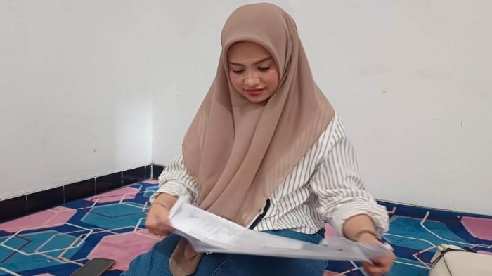PENGALAMAN URUS KTP - Anggota DPRD Lamongan, Meta Paramita Nur Azizah menceritakan pengalamannya mengurus perubahan data KTP sebagai layaknya warga biasa tanpa embel-embel sebagai anggota Dewan demi ikut merasakan apa yang dirasa warga Lamongan, Rabu (8/7/2026).
