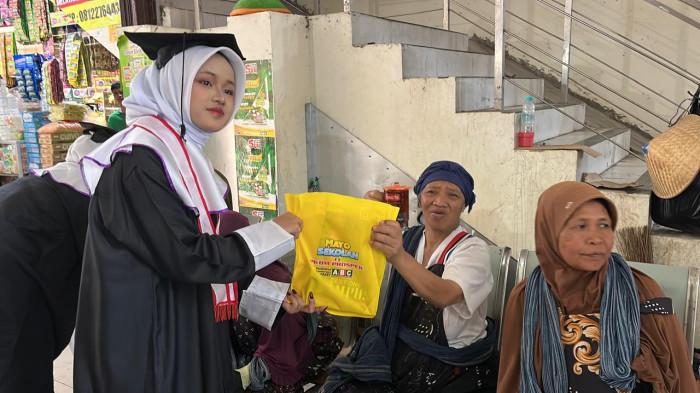 20260710-WISUDA DI PASAR