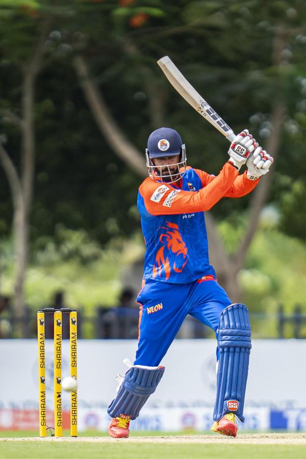 A 74-run fourth-wicket stand between Aman (in pic) and Prithvi Rajan Khanna helpe Villianur Mohit Kings post 198/6. A 74-run fourth-wicket stand between Aman (in pic) and Prithvi Rajan Khanna helpe Villianur Mohit Kings post 198/6.