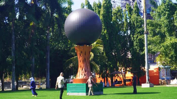 TAMAN MENARA – Suasana pengunjung di Taman Menara Limboto, Kabupaten Gorontalo, Provinsi Gorontalo, Senin (22/6/2026). (Sumber: TribunGorontalo.com/Fajri A Kidjab)
