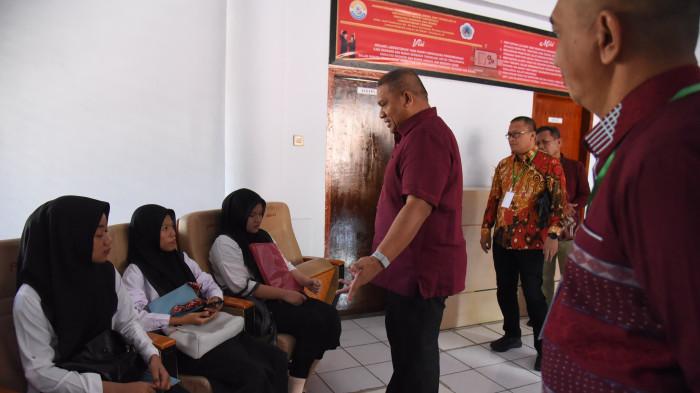 Beri motivasi ke 970 peserta yang bersaing ketat di jalur terakhir penerimaan.