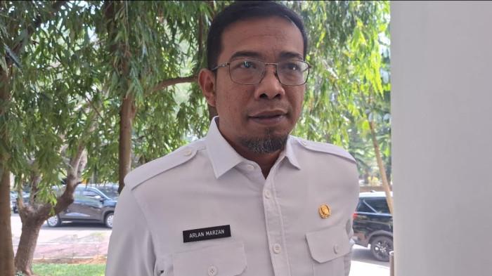 Kepala Dinas Pekerjaan Umum dan Penataan Ruang (PUPR) Provinsi Banten Arlan Marzan saat menjawab pertanyaan wartawan di Pendopo Gubernur Banten, KP3B, Serang, Rabu (8/7/2026).