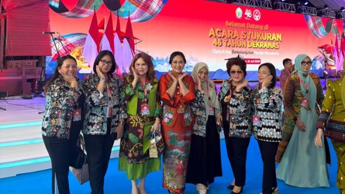 DEKRANASDA - Ketua Dewan Kerajinan Nasional Daerah (Dekranasda) Provinsi Sulawesi Utara, Ny Anik Yulius Selvanus, menghadiri puncak peringatan Hari Ulang Tahun (HUT) ke-46 Dewan Kerajinan Nasional (Dekranas) yang digelar di Trans Studio Mall (TSM) Makassar, Jumat (10/7/2026). Kegiatan yang mengusung tema 