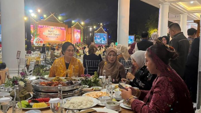DEKRANASDA - Ketua Dewan Kerajinan Nasional Daerah (Dekranasda) Provinsi Sulawesi Utara, Ny Anik Yulius Selvanus, menghadiri puncak peringatan Hari Ulang Tahun (HUT) ke-46 Dewan Kerajinan Nasional (Dekranas) yang digelar di Trans Studio Mall (TSM) Makassar, Jumat (10/7/2026). Kegiatan yang mengusung tema 